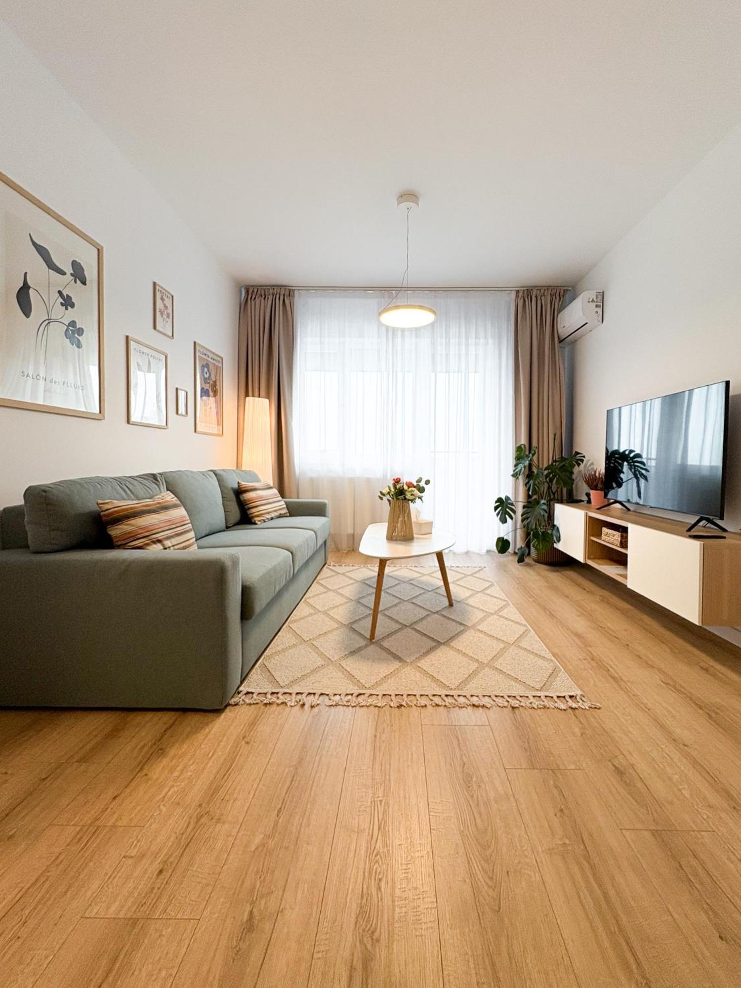 The Cozy Flat - Modern, New, 2 Rooms Apartment, Parking Bukarest Kültér fotó