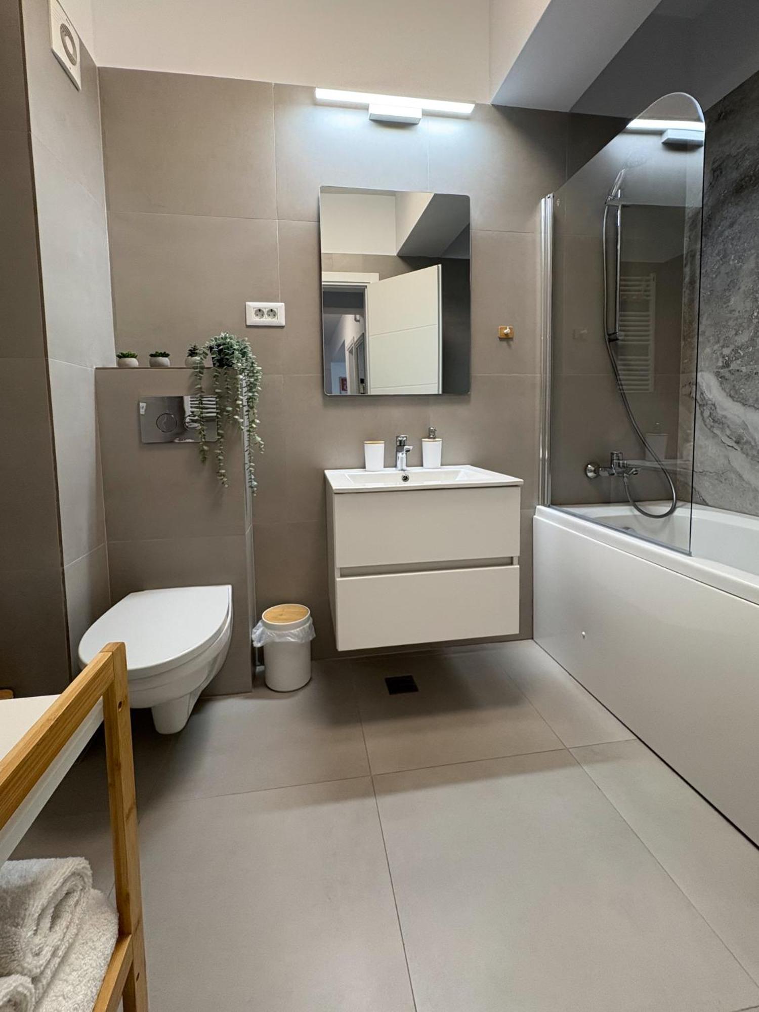 The Cozy Flat - Modern, New, 2 Rooms Apartment, Parking Bukarest Kültér fotó